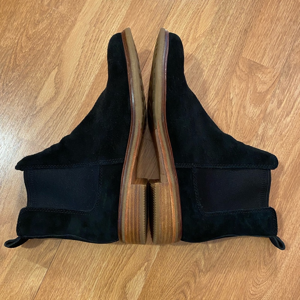CLARKS | Black Chelsea Boots
